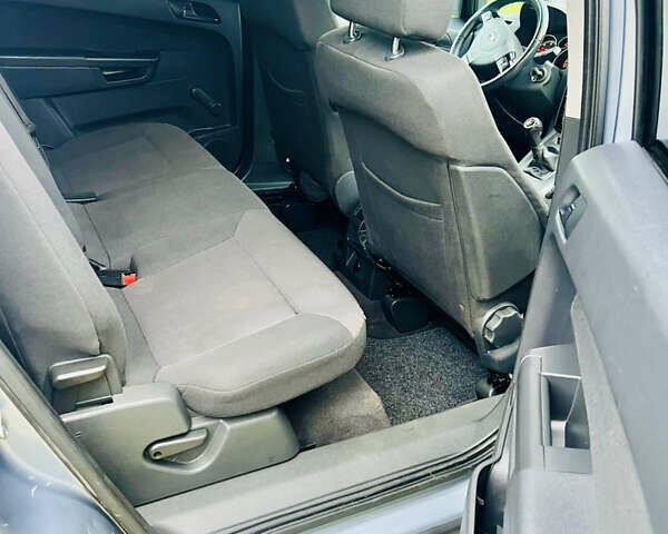 Серый Опель Зафира, объемом двигателя 1.7 л и пробегом 202 тыс. км за 6200 $, фото 7 на Automoto.ua