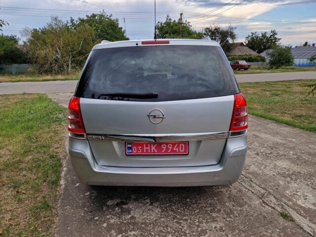 Серый Опель Зафира, объемом двигателя 1.8 л и пробегом 204 тыс. км за 7950 $, фото 2 на Automoto.ua