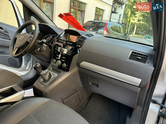 Сірий Опель Зафіра, об'ємом двигуна 1.6 л та пробігом 156 тис. км за 6899 $, фото 90 на Automoto.ua