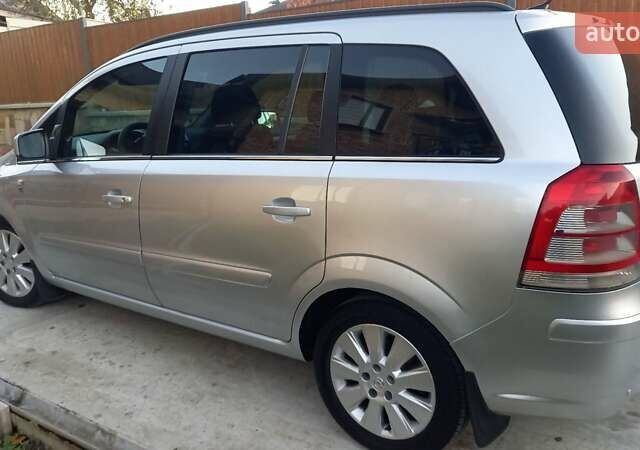 Серый Опель Зафира, объемом двигателя 1.7 л и пробегом 265 тыс. км за 6550 $, фото 7 на Automoto.ua