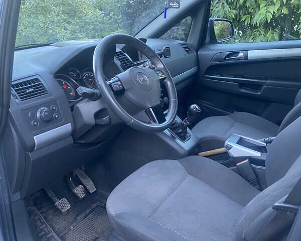 Серый Опель Зафира, объемом двигателя 1.7 л и пробегом 180 тыс. км за 6700 $, фото 21 на Automoto.ua