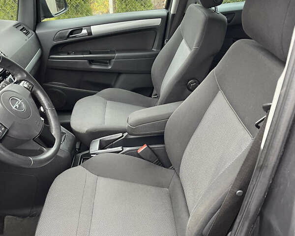 Серый Опель Зафира, объемом двигателя 1.8 л и пробегом 210 тыс. км за 7000 $, фото 9 на Automoto.ua