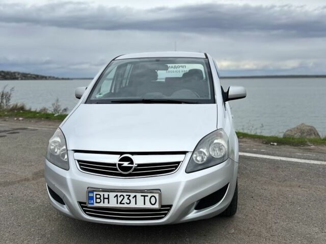 Серый Опель Зафира, объемом двигателя 1.7 л и пробегом 266 тыс. км за 6600 $, фото 3 на Automoto.ua