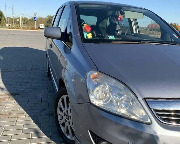 Серый Опель Зафира, объемом двигателя 1.7 л и пробегом 265 тыс. км за 6950 $, фото 3 на Automoto.ua