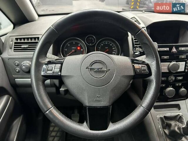 Серый Опель Зафира, объемом двигателя 1.91 л и пробегом 172 тыс. км за 8200 $, фото 12 на Automoto.ua