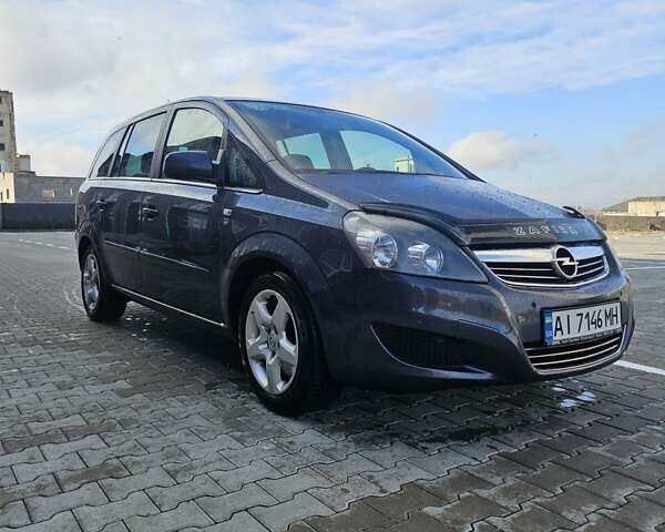 Серый Опель Зафира, объемом двигателя 1.7 л и пробегом 249 тыс. км за 6700 $, фото 2 на Automoto.ua