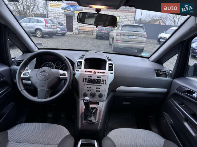 Серый Опель Зафира, объемом двигателя 1.8 л и пробегом 250 тыс. км за 6140 $, фото 26 на Automoto.ua