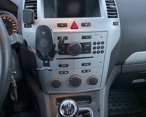 Серый Опель Зафира, объемом двигателя 1.7 л и пробегом 267 тыс. км за 6599 $, фото 13 на Automoto.ua