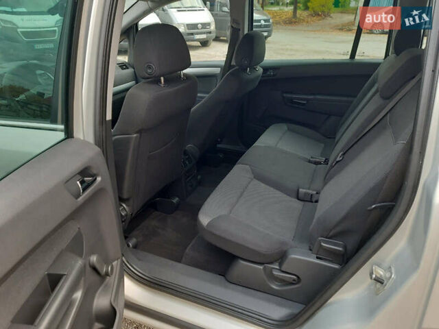 Серый Опель Зафира, объемом двигателя 1.7 л и пробегом 180 тыс. км за 8300 $, фото 8 на Automoto.ua