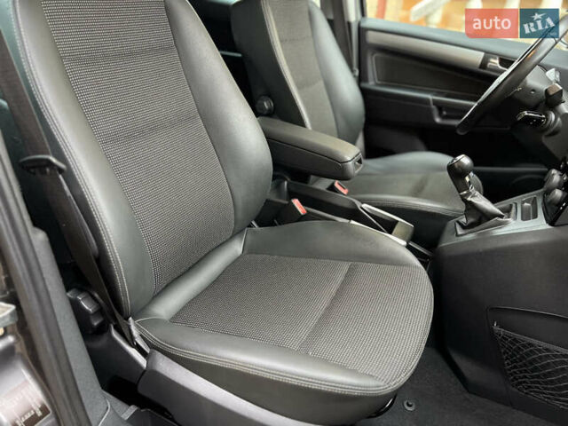 Серый Опель Зафира, объемом двигателя 1.7 л и пробегом 191 тыс. км за 7900 $, фото 55 на Automoto.ua