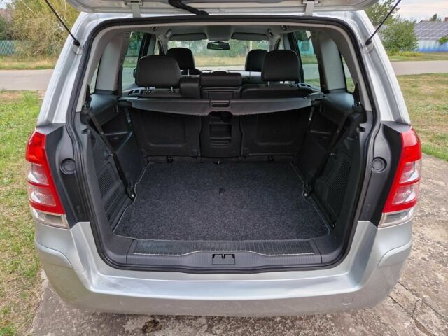 Серый Опель Зафира, объемом двигателя 1.8 л и пробегом 204 тыс. км за 7950 $, фото 10 на Automoto.ua