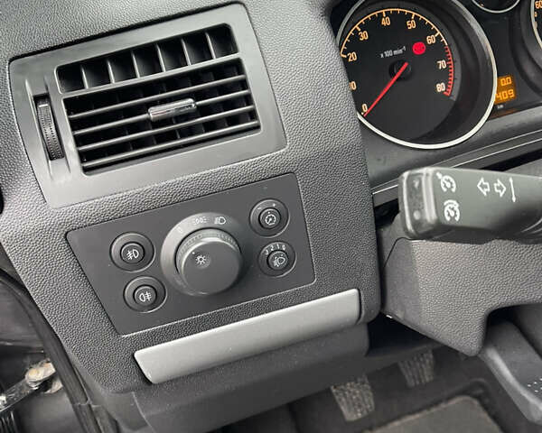 Серый Опель Зафира, объемом двигателя 1.8 л и пробегом 210 тыс. км за 7000 $, фото 12 на Automoto.ua