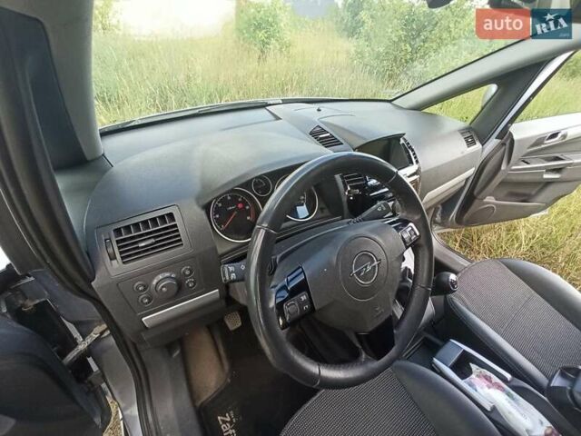 Серый Опель Зафира, объемом двигателя 1.7 л и пробегом 284 тыс. км за 6998 $, фото 16 на Automoto.ua