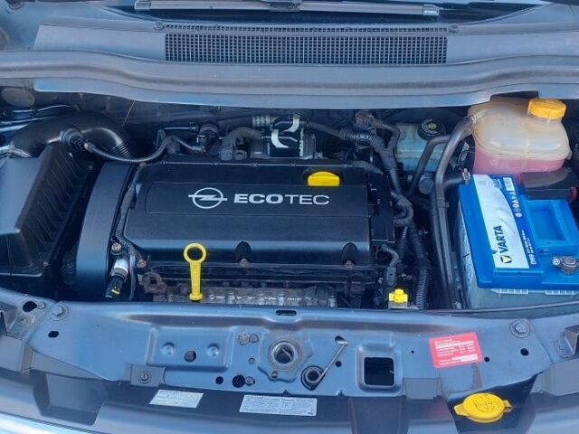 Серый Опель Зафира, объемом двигателя 1.6 л и пробегом 189 тыс. км за 6700 $, фото 4 на Automoto.ua