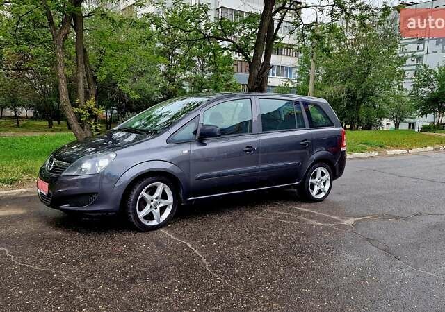 Серый Опель Зафира, объемом двигателя 1.6 л и пробегом 221 тыс. км за 7000 $, фото 2 на Automoto.ua