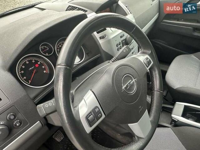 Сірий Опель Зафіра, об'ємом двигуна 1.6 л та пробігом 231 тис. км за 5999 $, фото 17 на Automoto.ua