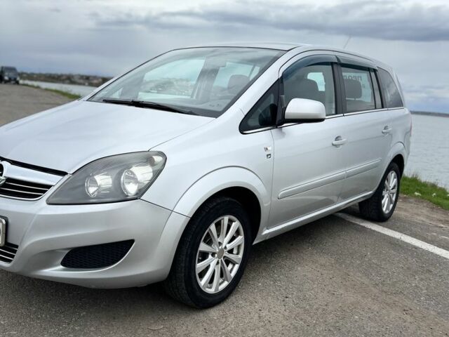 Серый Опель Зафира, объемом двигателя 1.7 л и пробегом 266 тыс. км за 6600 $, фото 4 на Automoto.ua