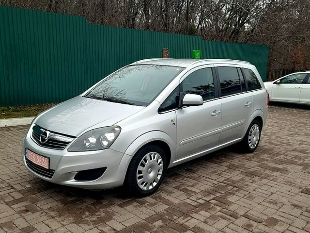 Опель Зафира 2010 в Киеве на Automoto.ua Серый Опель Зафира, объемом двигателя 16 л и пробегом 179 тыс. км за 6200 $, фото 8 на Automoto.ua