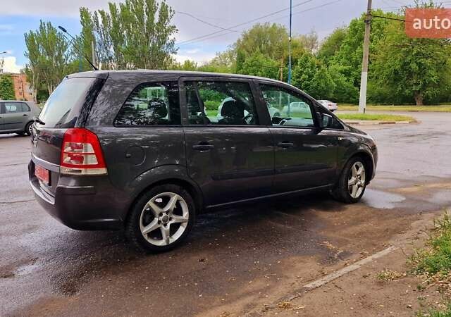 Серый Опель Зафира, объемом двигателя 1.6 л и пробегом 221 тыс. км за 7000 $, фото 7 на Automoto.ua