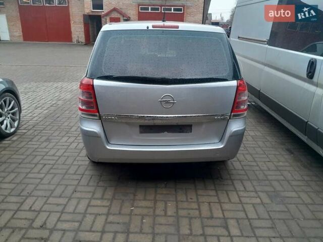 Серый Опель Зафира, объемом двигателя 1.7 л и пробегом 207 тыс. км за 7000 $, фото 3 на Automoto.ua