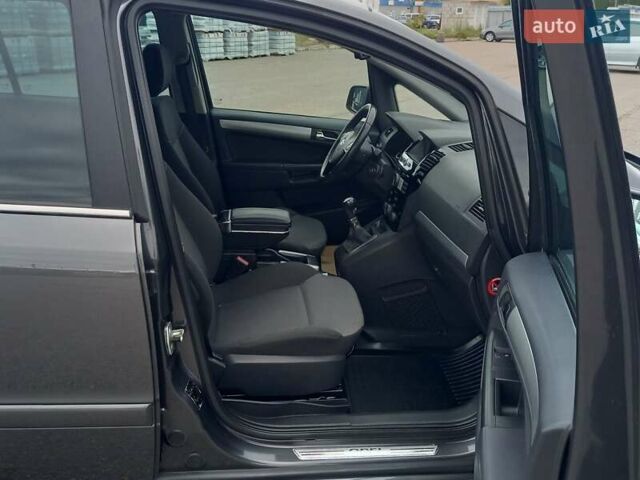 Сірий Опель Зафіра, об'ємом двигуна 1.6 л та пробігом 223 тис. км за 6900 $, фото 32 на Automoto.ua