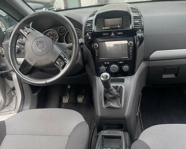 Сірий Опель Зафіра, об'ємом двигуна 1.6 л та пробігом 190 тис. км за 6800 $, фото 19 на Automoto.ua