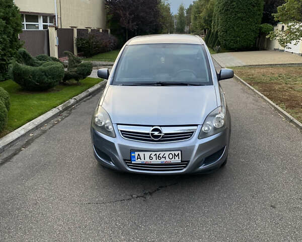 Серый Опель Зафира, объемом двигателя 1.7 л и пробегом 180 тыс. км за 6700 $, фото 1 на Automoto.ua