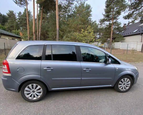 Серый Опель Зафира, объемом двигателя 1.7 л и пробегом 180 тыс. км за 6700 $, фото 7 на Automoto.ua