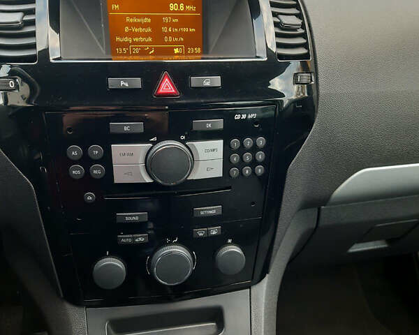 Серый Опель Зафира, объемом двигателя 1.7 л и пробегом 180 тыс. км за 8300 $, фото 2 на Automoto.ua