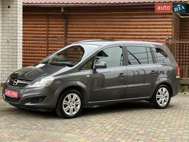 Серый Опель Зафира, объемом двигателя 1.7 л и пробегом 191 тыс. км за 7900 $, фото 3 на Automoto.ua