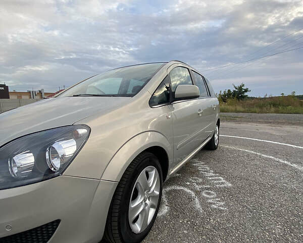 Серый Опель Зафира, объемом двигателя 1.6 л и пробегом 207 тыс. км за 6900 $, фото 11 на Automoto.ua