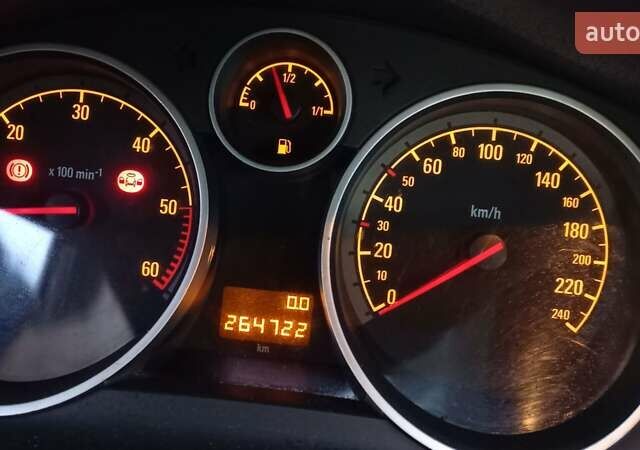 Серый Опель Зафира, объемом двигателя 1.7 л и пробегом 265 тыс. км за 6550 $, фото 13 на Automoto.ua