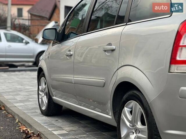 Серый Опель Зафира, объемом двигателя 1.6 л и пробегом 167 тыс. км за 7499 $, фото 6 на Automoto.ua
