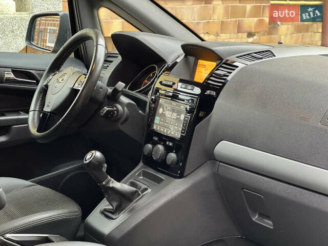 Серый Опель Зафира, объемом двигателя 1.7 л и пробегом 191 тыс. км за 7900 $, фото 40 на Automoto.ua