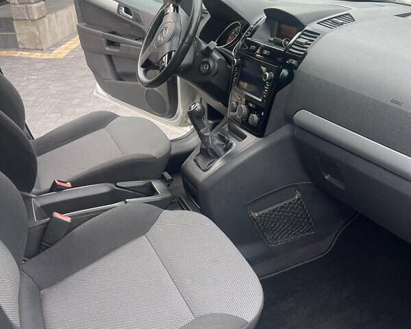 Сірий Опель Зафіра, об'ємом двигуна 1.6 л та пробігом 190 тис. км за 6800 $, фото 17 на Automoto.ua