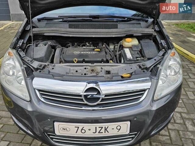 Серый Опель Зафира, объемом двигателя 1.8 л и пробегом 180 тыс. км за 7000 $, фото 3 на Automoto.ua