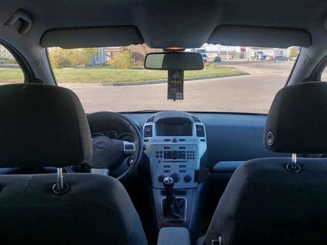 Серый Опель Зафира, объемом двигателя 1.6 л и пробегом 189 тыс. км за 6700 $, фото 13 на Automoto.ua