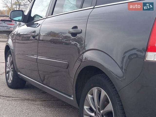 Сірий Опель Зафіра, об'ємом двигуна 1.6 л та пробігом 223 тис. км за 6900 $, фото 3 на Automoto.ua