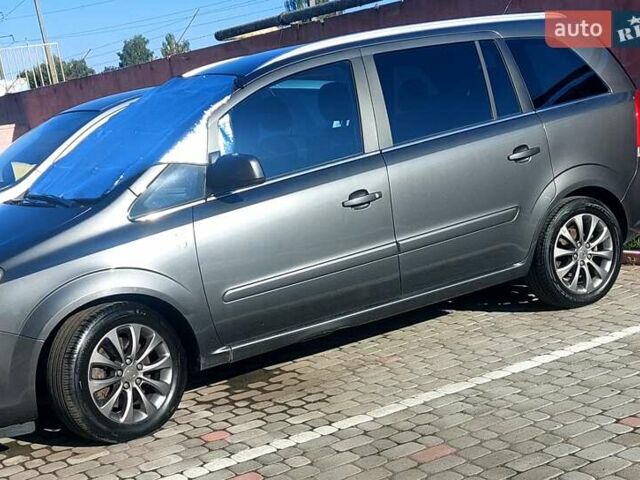 Серый Опель Зафира, объемом двигателя 1.69 л и пробегом 225 тыс. км за 7500 $, фото 2 на Automoto.ua