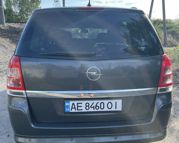 Сірий Опель Зафіра, об'ємом двигуна 1.8 л та пробігом 220 тис. км за 8000 $, фото 4 на Automoto.ua