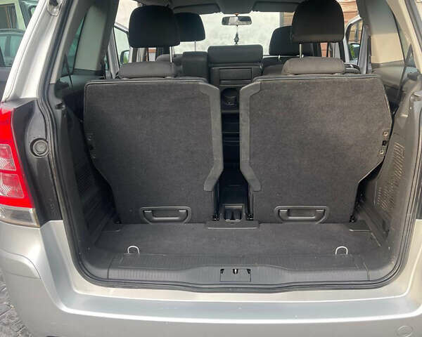 Сірий Опель Зафіра, об'ємом двигуна 1.6 л та пробігом 190 тис. км за 6800 $, фото 34 на Automoto.ua