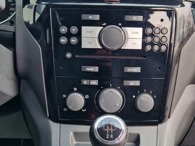 Серый Опель Зафира, объемом двигателя 1.6 л и пробегом 317 тыс. км за 5500 $, фото 9 на Automoto.ua