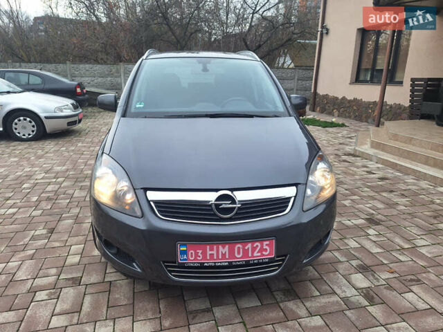 Серый Опель Зафира, объемом двигателя 1.6 л и пробегом 178 тыс. км за 7700 $, фото 2 на Automoto.ua