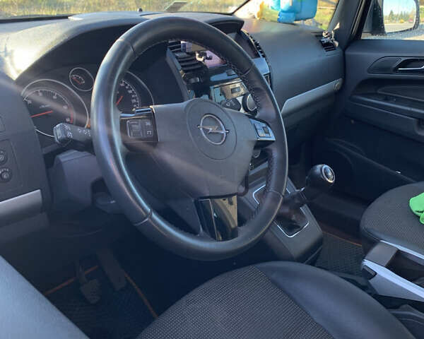 Серый Опель Зафира, объемом двигателя 1.7 л и пробегом 265 тыс. км за 6950 $, фото 4 на Automoto.ua