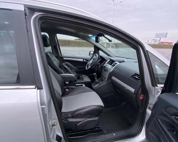 Серый Опель Зафира, объемом двигателя 1.7 л и пробегом 267 тыс. км за 6599 $, фото 9 на Automoto.ua