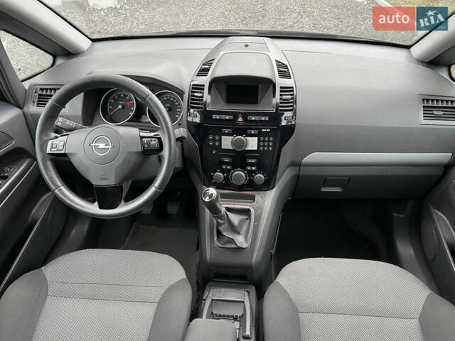 Серый Опель Зафира, объемом двигателя 1.8 л и пробегом 210 тыс. км за 7000 $, фото 22 на Automoto.ua