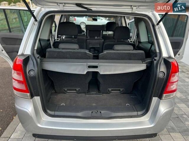 Серый Опель Зафира, объемом двигателя 1.6 л и пробегом 167 тыс. км за 7499 $, фото 54 на Automoto.ua