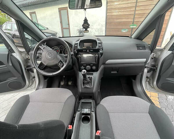 Сірий Опель Зафіра, об'ємом двигуна 1.6 л та пробігом 190 тис. км за 6800 $, фото 21 на Automoto.ua