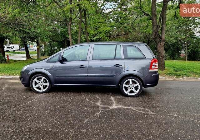 Серый Опель Зафира, объемом двигателя 1.6 л и пробегом 221 тыс. км за 7000 $, фото 3 на Automoto.ua