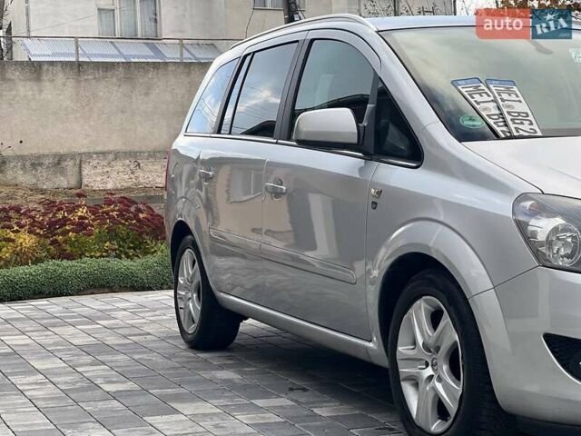 Серый Опель Зафира, объемом двигателя 1.6 л и пробегом 167 тыс. км за 7499 $, фото 12 на Automoto.ua